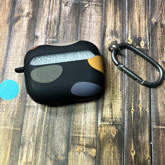 5for$10 Matte Black Teddy Bear AirPods Pro Protective Case Women’s Accessories - Picture 3 of 4